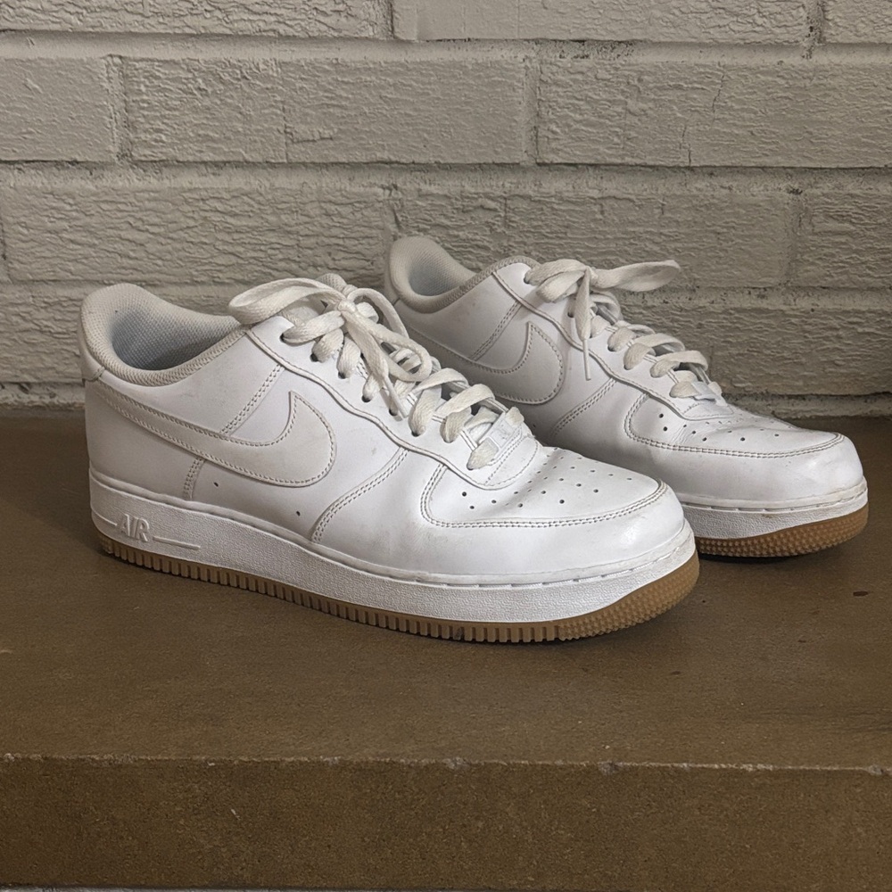 Nike Men's White and Tan Athletic Shoes